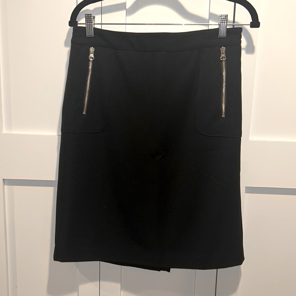 Never worn, no tag INC black skirt w/ zipper pockets Sz 6